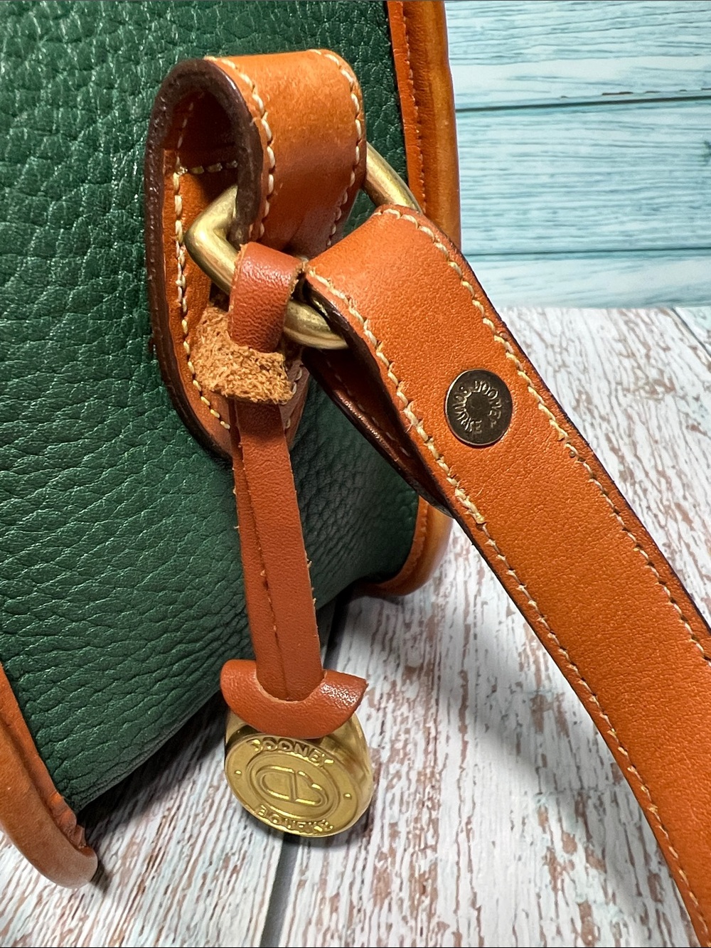 🦆 DOONEY & BOURKE AWL R94 SMALL SURREY TAN & FIR GREEN PEBBLED LEATHER CROSSBODY - Picture 4 of 14